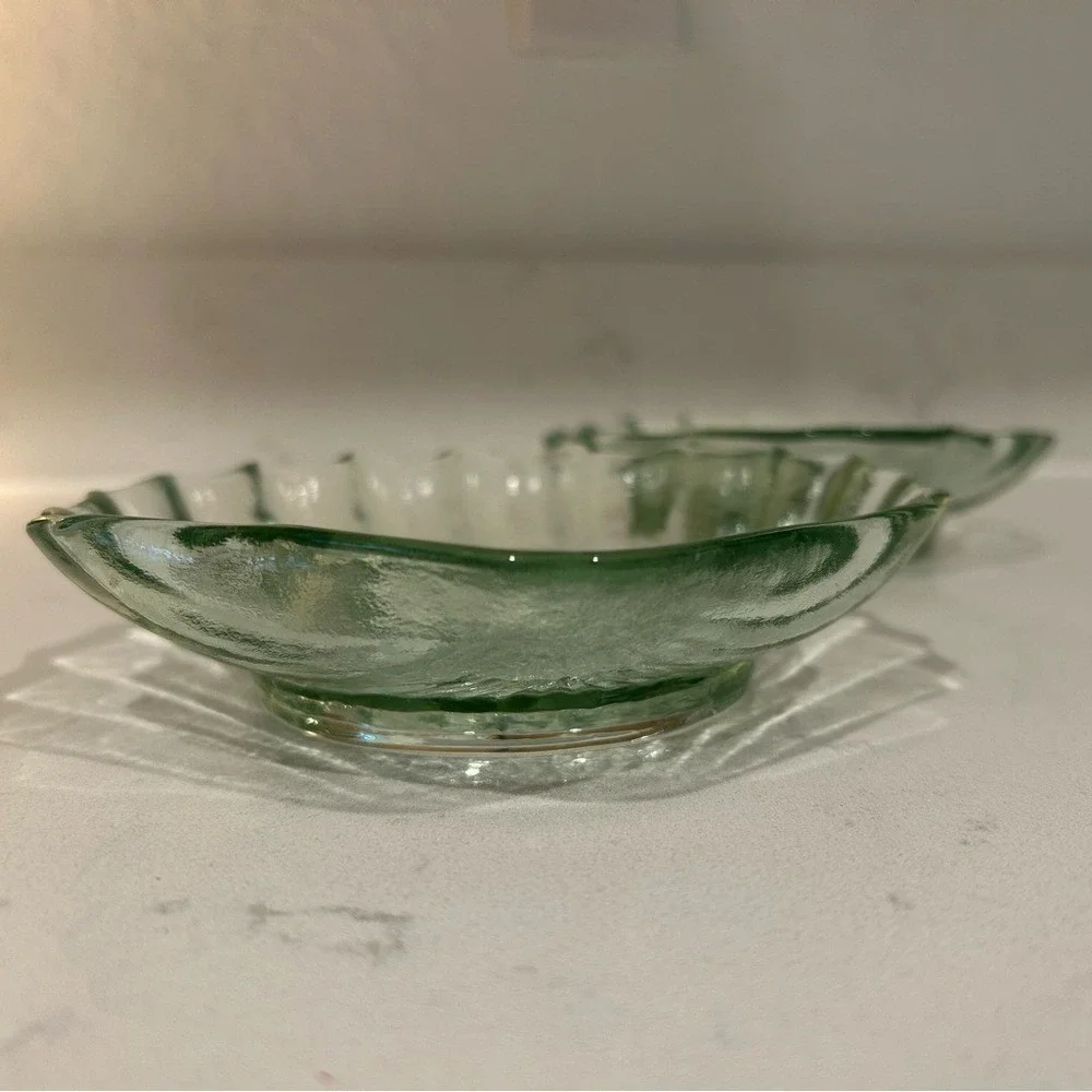 (2) Beautiful Vintage Green Glass‎ Shell Shaped Dish Bowls - Excellent Condition
